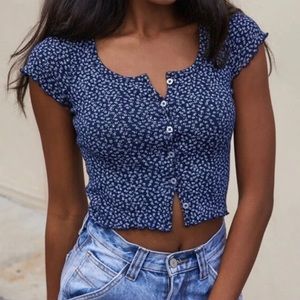 Brandy Melville Zelly Floral Crop Top